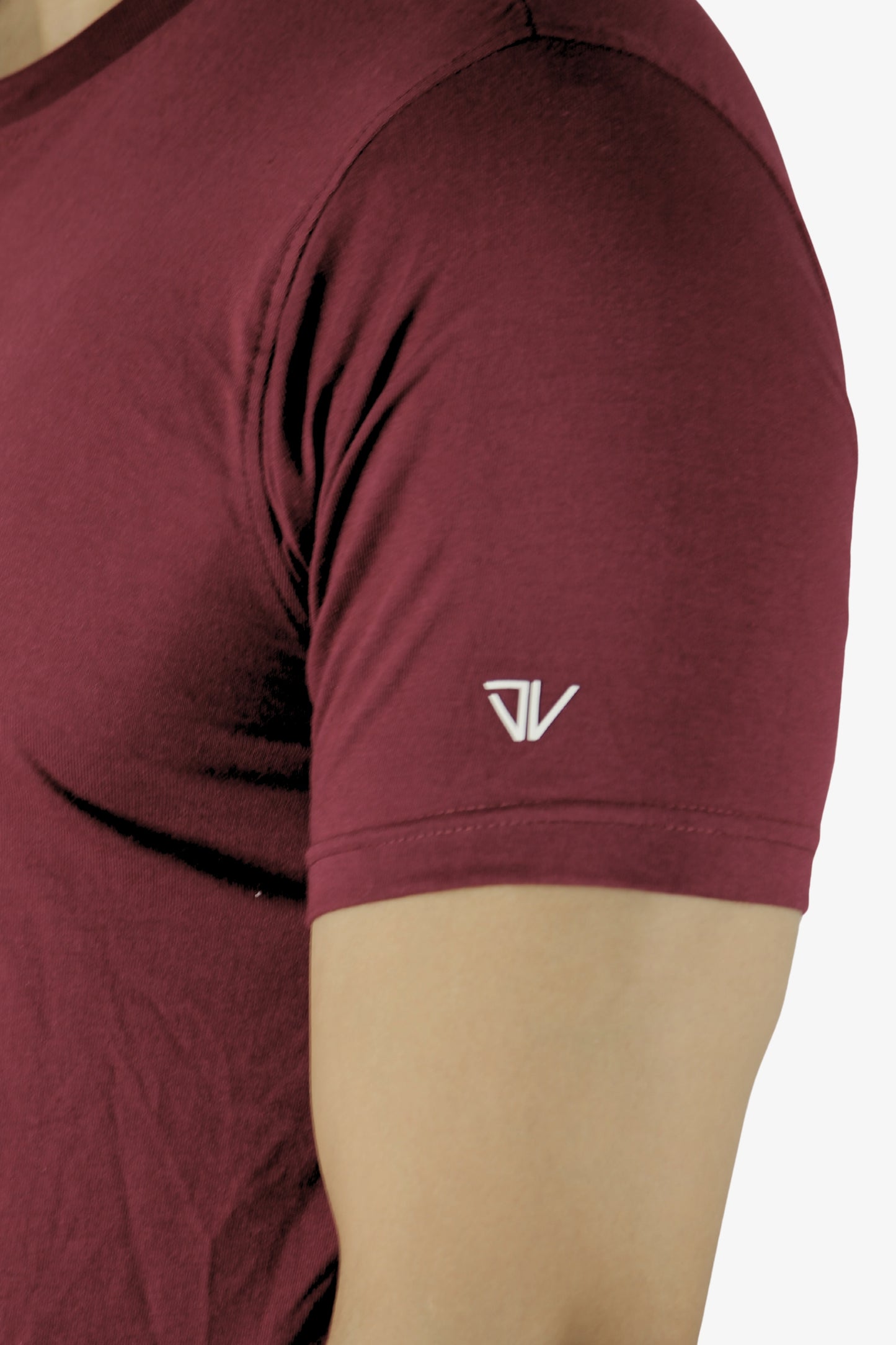 Maroon deux vincente t-shirt with a logo on the sleeve.